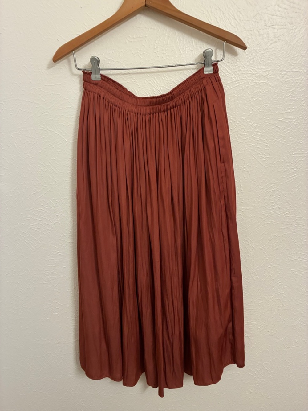 Uniqlo Rust Red Pleated Midi Skirt